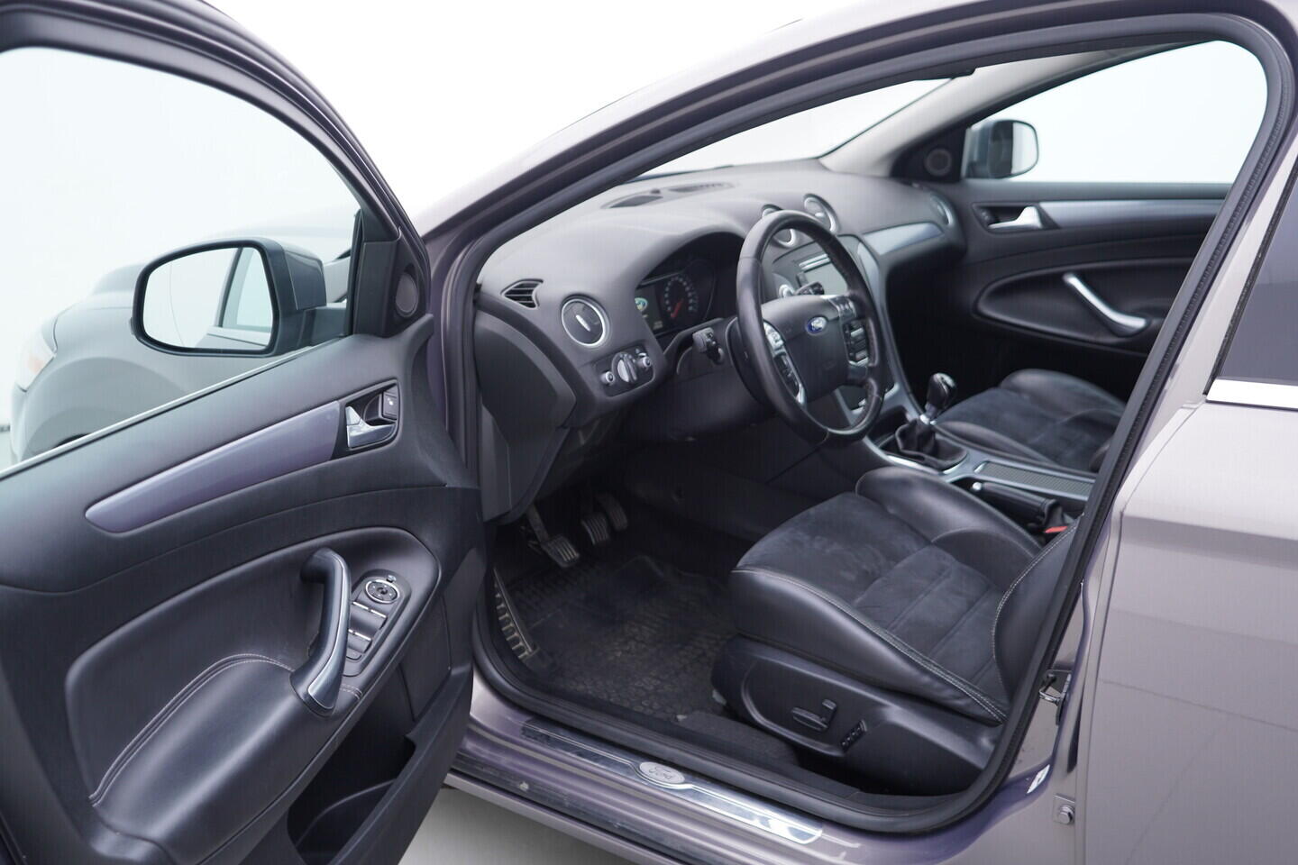 OV190V10795_18.webp_MONDEO  2.0 Tdci 103 kW manuál