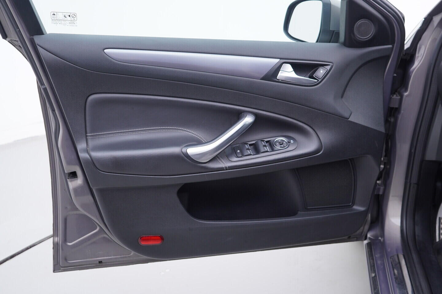 OV190V10795_19.webp_MONDEO  2.0 Tdci 103 kW manuál