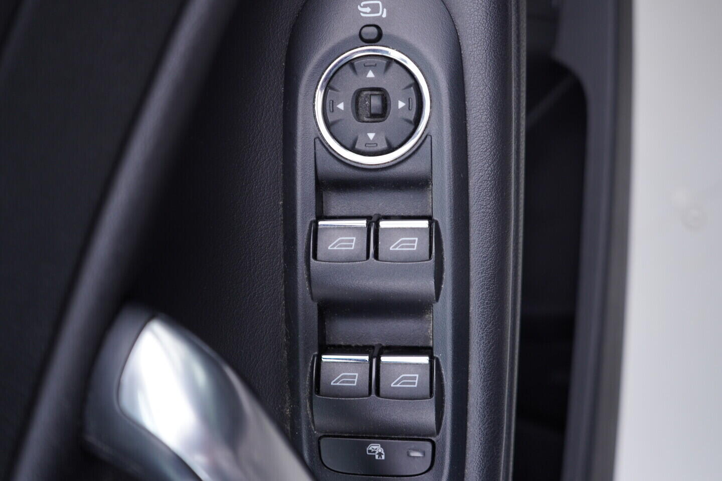 OV190V10795_20.webp_MONDEO  2.0 Tdci 103 kW manuál