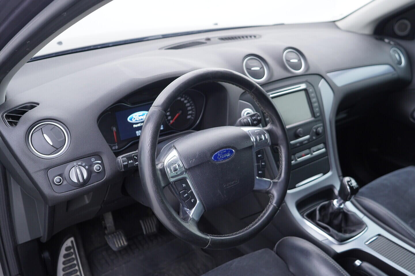 OV190V10795_22.webp_MONDEO  2.0 Tdci 103 kW manuál