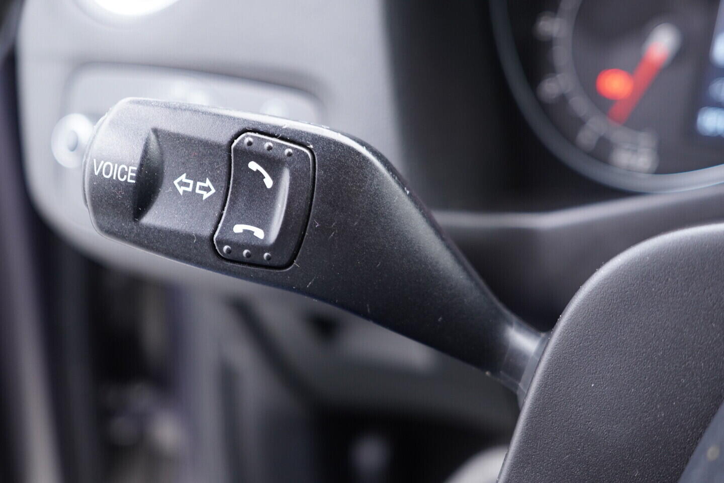 OV190V10795_24.webp_MONDEO  2.0 Tdci 103 kW manuál