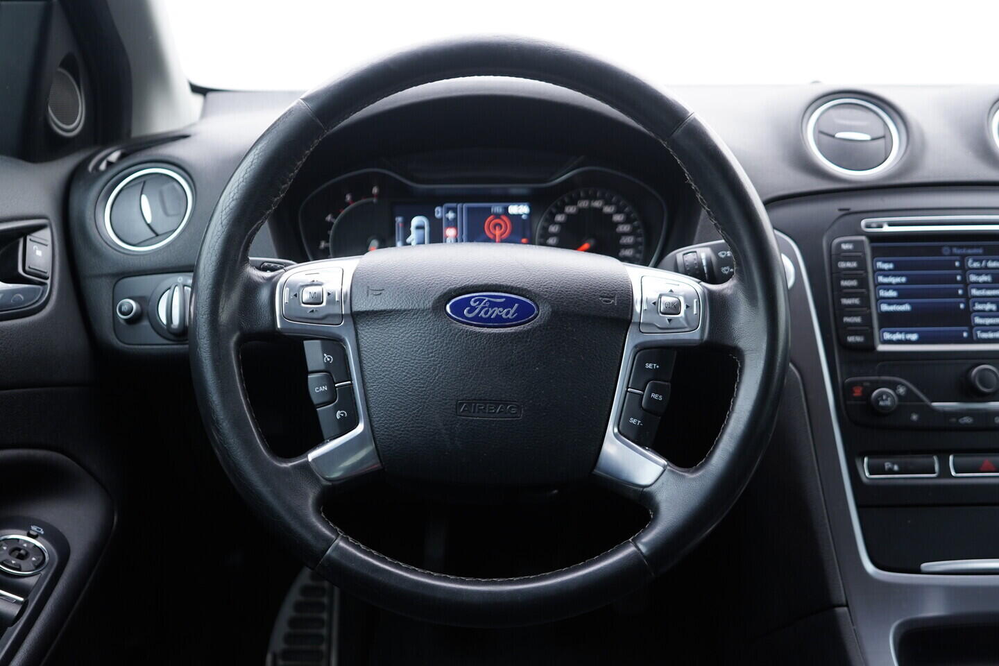 OV190V10795_27.webp_MONDEO  2.0 Tdci 103 kW manuál