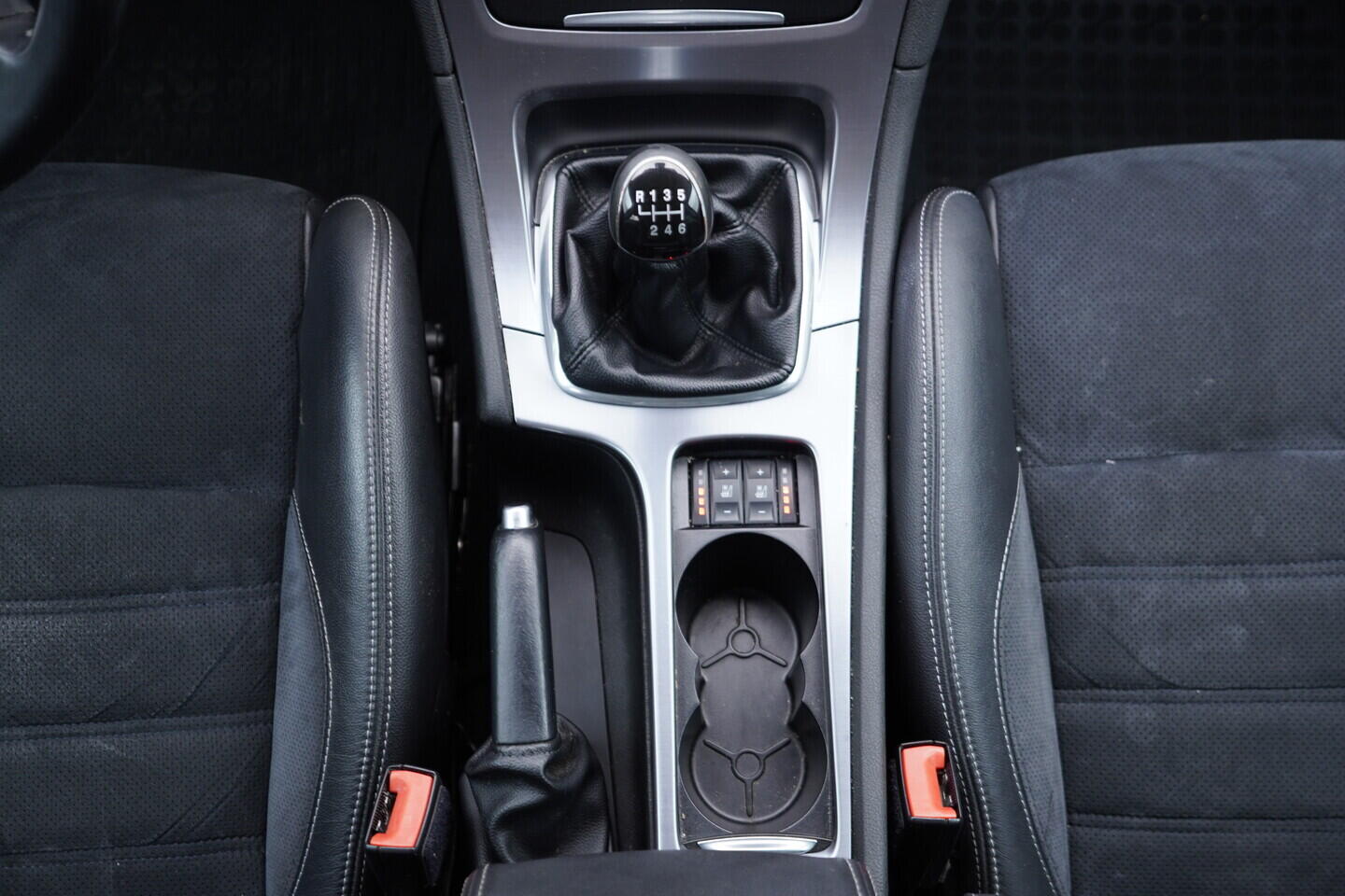 OV190V10795_33.webp_MONDEO  2.0 Tdci 103 kW manuál