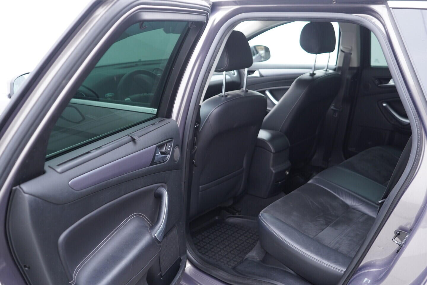 OV190V10795_34.webp_MONDEO  2.0 Tdci 103 kW manuál