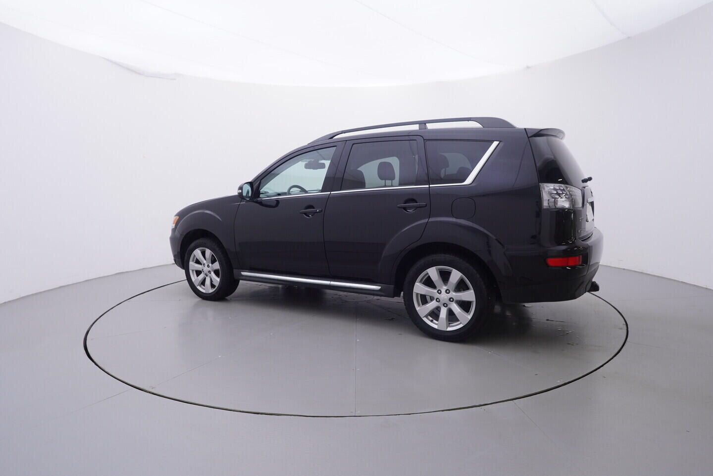 OV190V10796_12.webp_OUTLANDER  2.3 DI-D 130 kW manuál