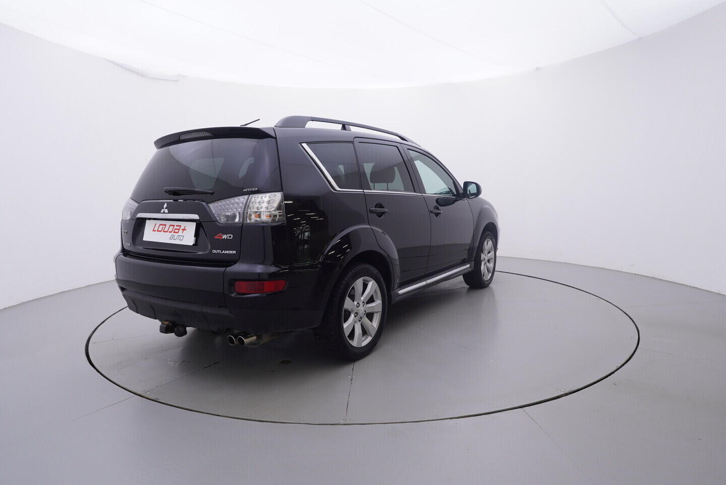 OV190V10796_14.webp_OUTLANDER  2.3 DI-D 130 kW manuál