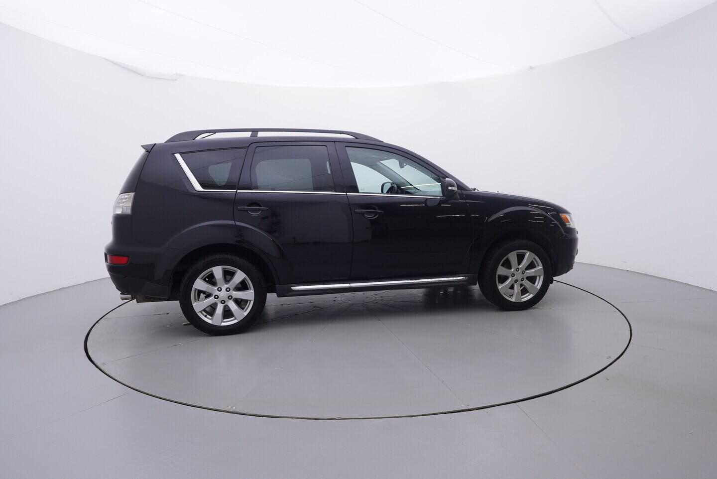 OV190V10796_15.webp_OUTLANDER  2.3 DI-D 130 kW manuál