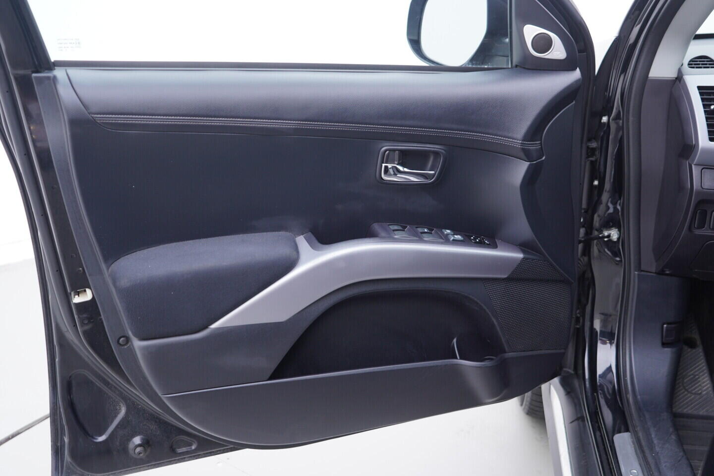 OV190V10796_19.webp_OUTLANDER  2.3 DI-D 130 kW manuál