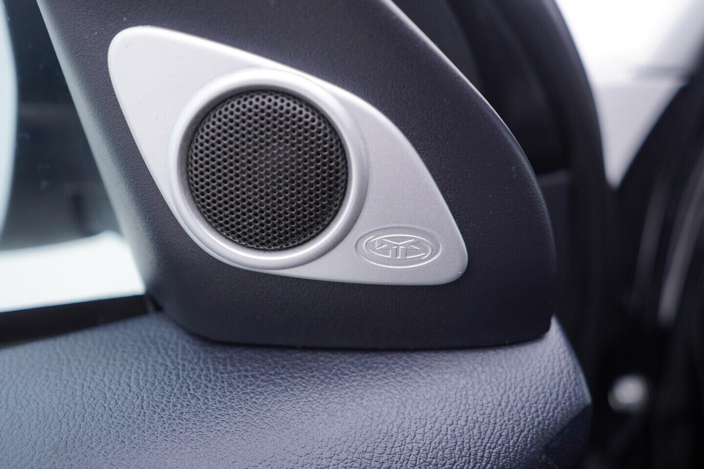 OV190V10796_22.webp_OUTLANDER  2.3 DI-D 130 kW manuál