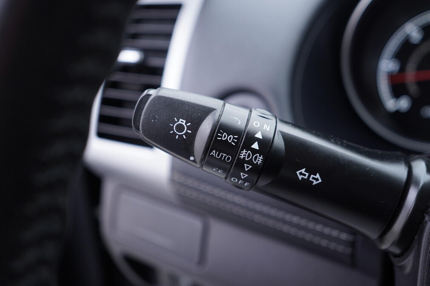 OV190V10796_25.webp_OUTLANDER  2.3 DI-D 130 kW manuál