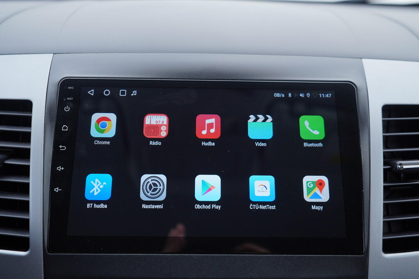 OV190V10796_29.webp_OUTLANDER  2.3 DI-D 130 kW manuál