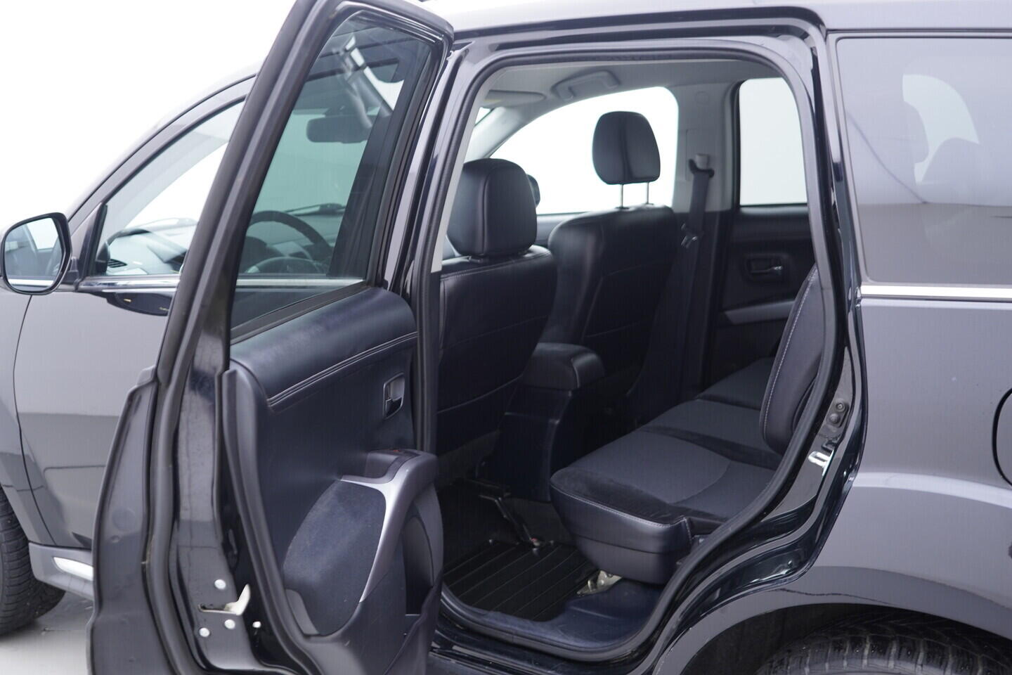 OV190V10796_33.webp_OUTLANDER  2.3 DI-D 130 kW manuál