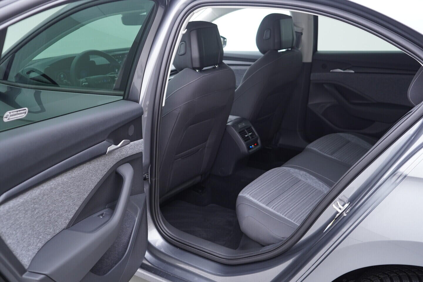 OV190V10798_34.webp_SUPERB Selection 2.0 TDI 110 kW automat, DPH