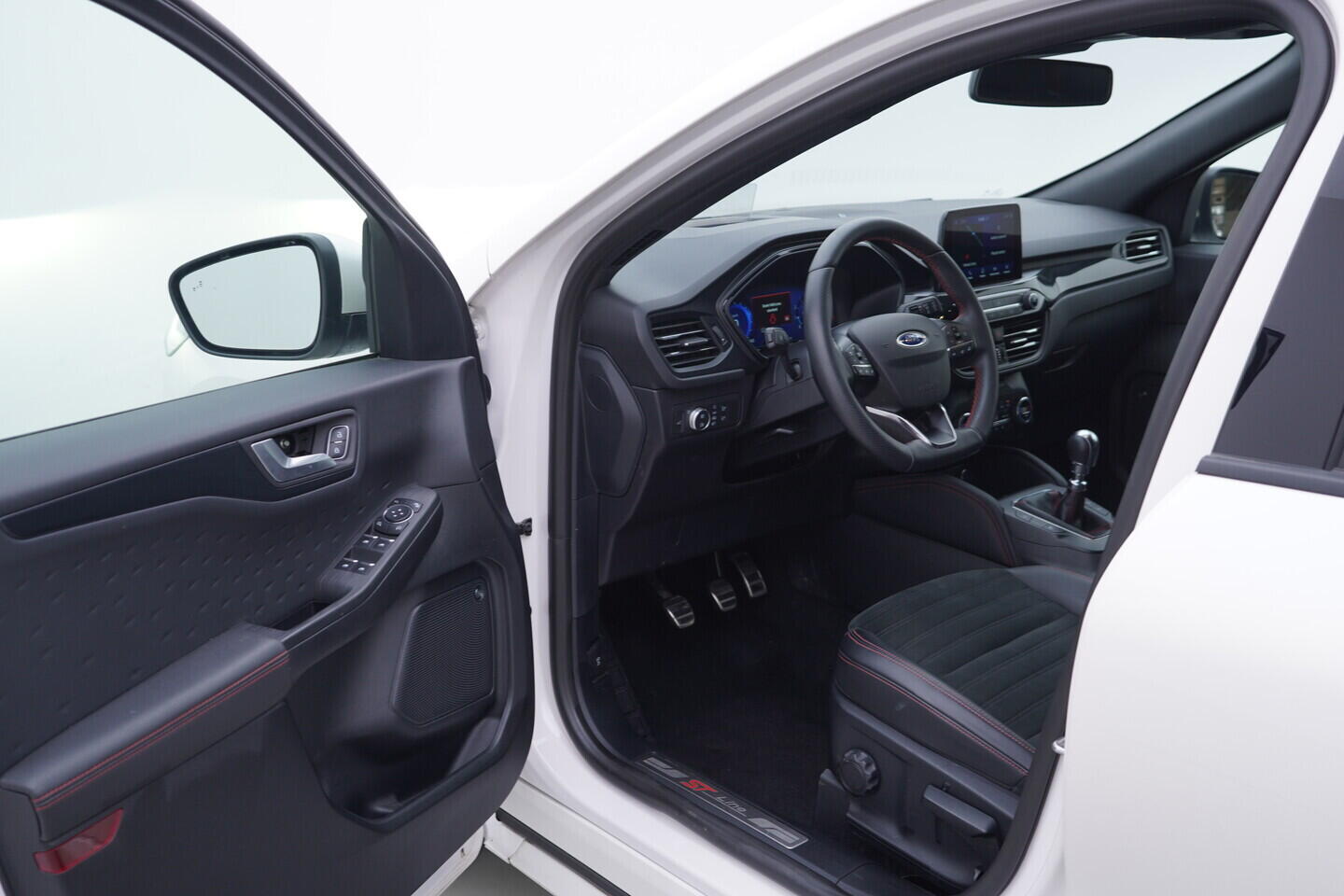 OV190V10808_18.webp_KUGA  1.5  110 kW manuál