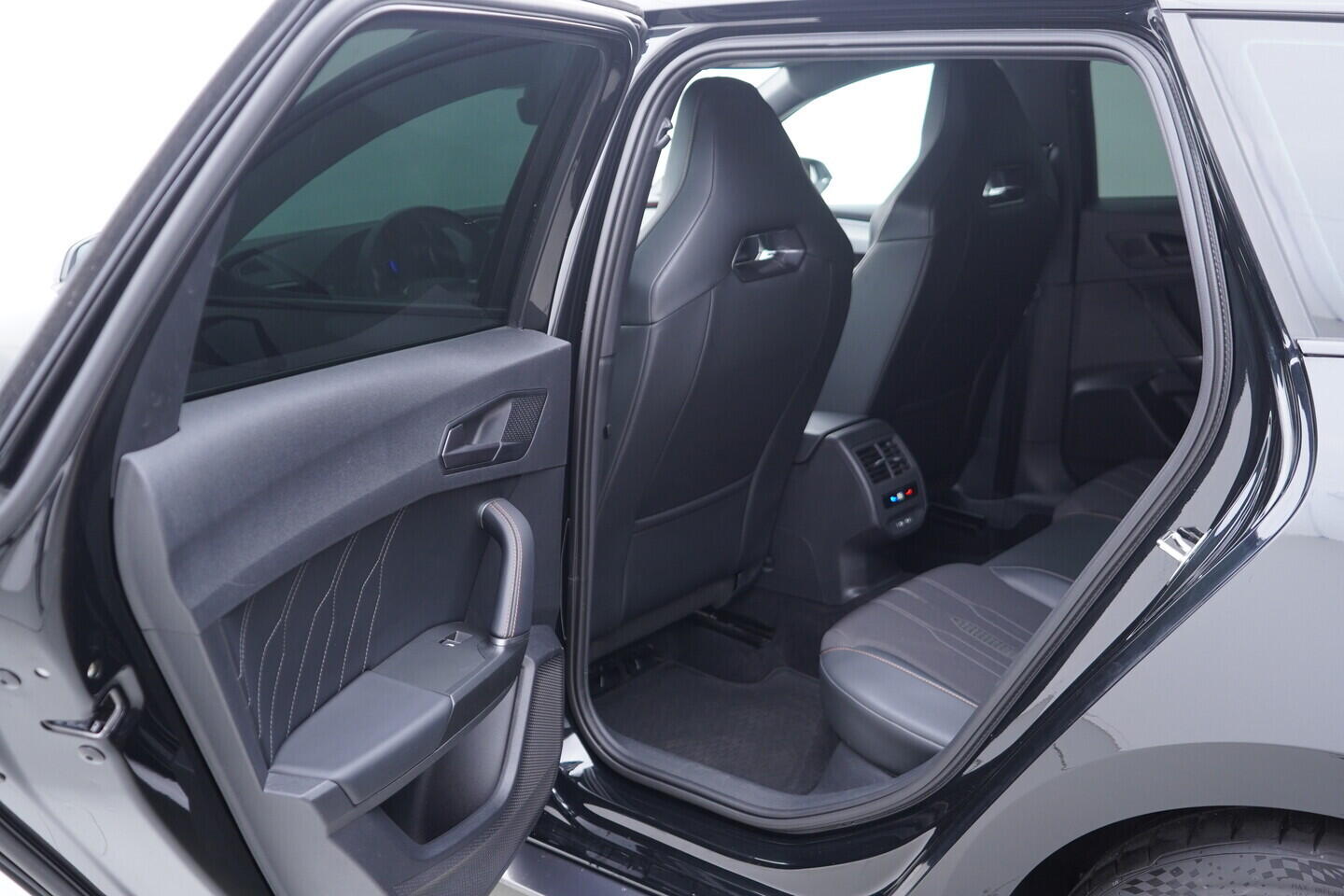 OV190V10811_35.webp_LEON SP 2.0 TSI 228 kW automat