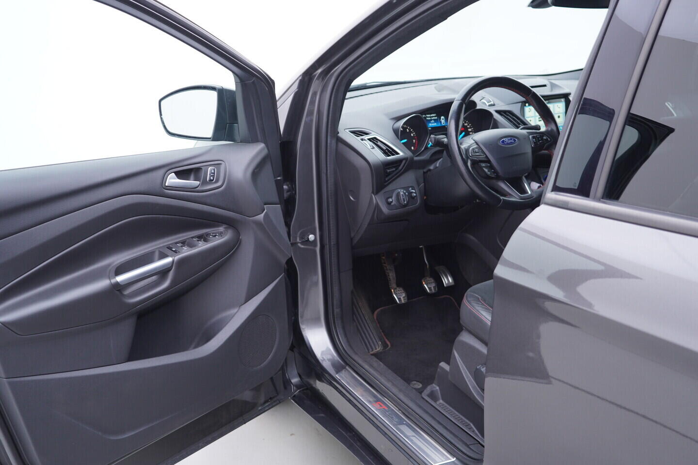 OV190V10812_18.webp_KUGA ST-Line 1.5  110 kW manuál