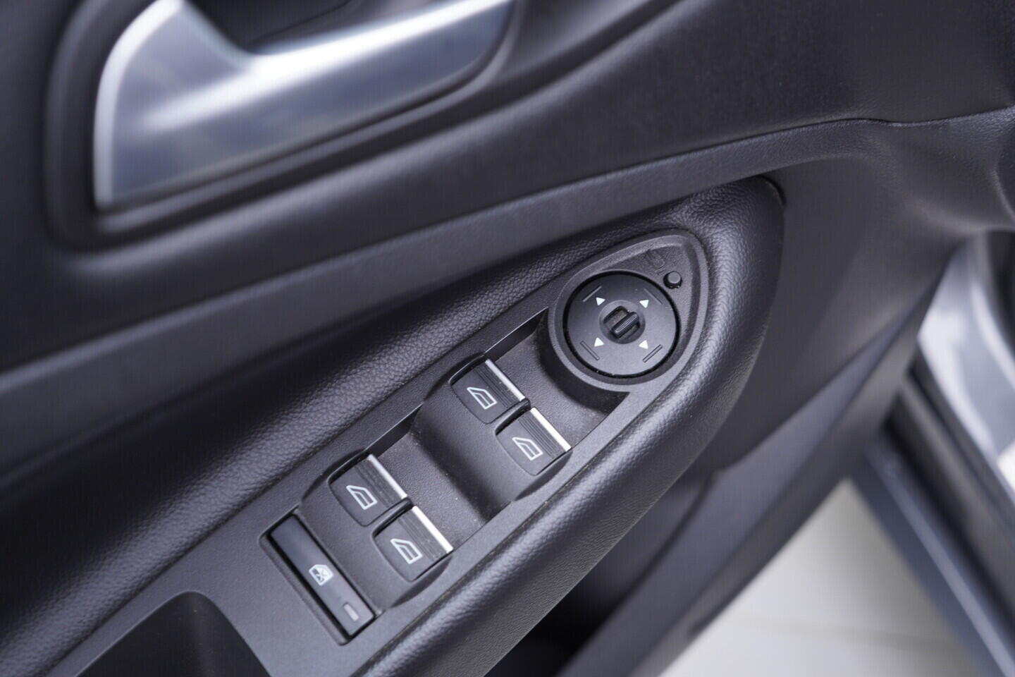 OV190V10812_20.webp_KUGA ST-Line 1.5  110 kW manuál