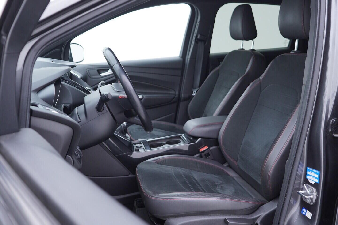 OV190V10812_23.webp_KUGA ST-Line 1.5  110 kW manuál