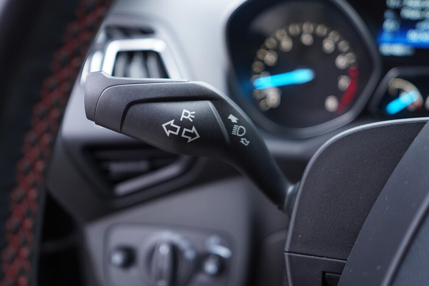 OV190V10812_27.webp_KUGA ST-Line 1.5  110 kW manuál