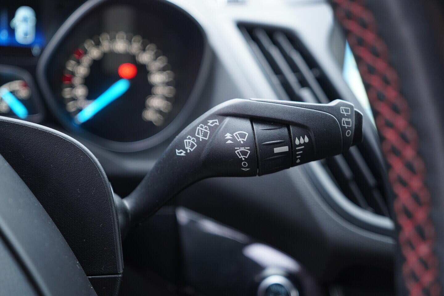 OV190V10812_28.webp_KUGA ST-Line 1.5  110 kW manuál