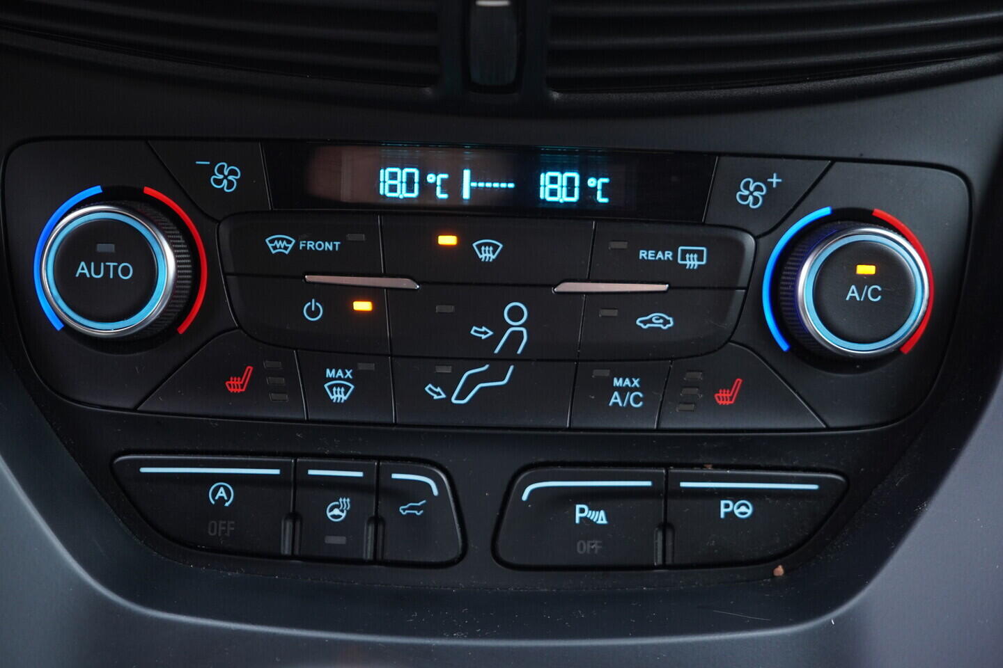 OV190V10812_38.webp_KUGA ST-Line 1.5  110 kW manuál