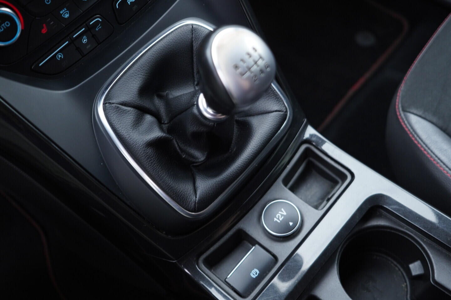 OV190V10812_39.webp_KUGA ST-Line 1.5  110 kW manuál