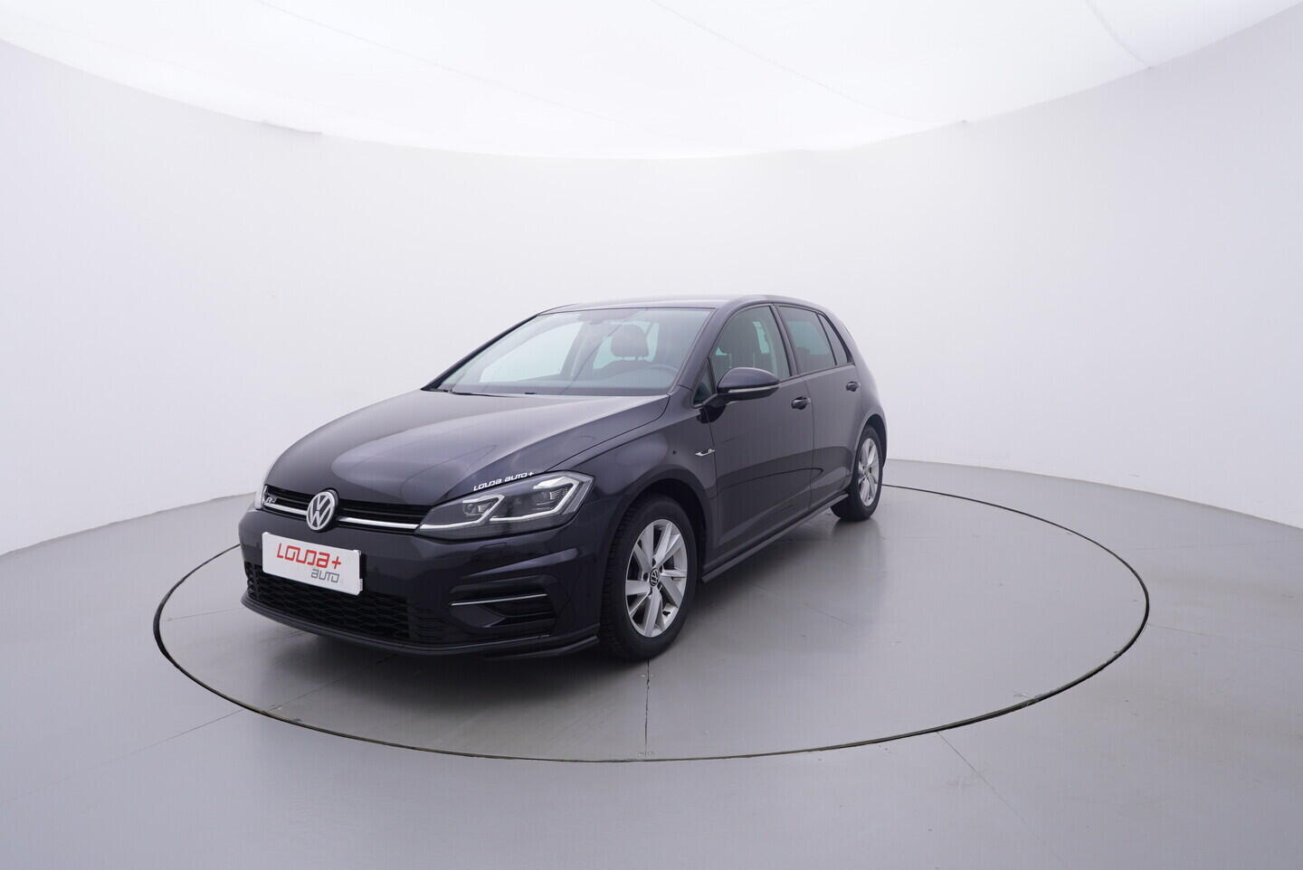OV190V10813_10.webp_GOLF R-Line 1.5 TSI 110 kW manuál