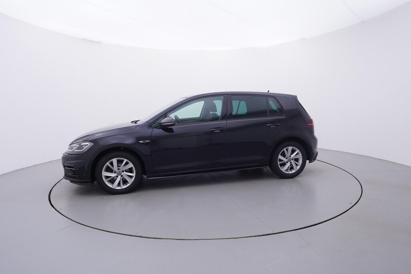 OV190V10813_11.webp_GOLF R-Line 1.5 TSI 110 kW manuál