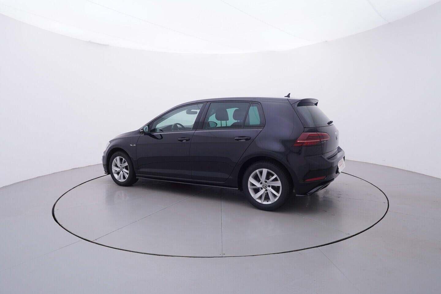 OV190V10813_12.webp_GOLF R-Line 1.5 TSI 110 kW manuál