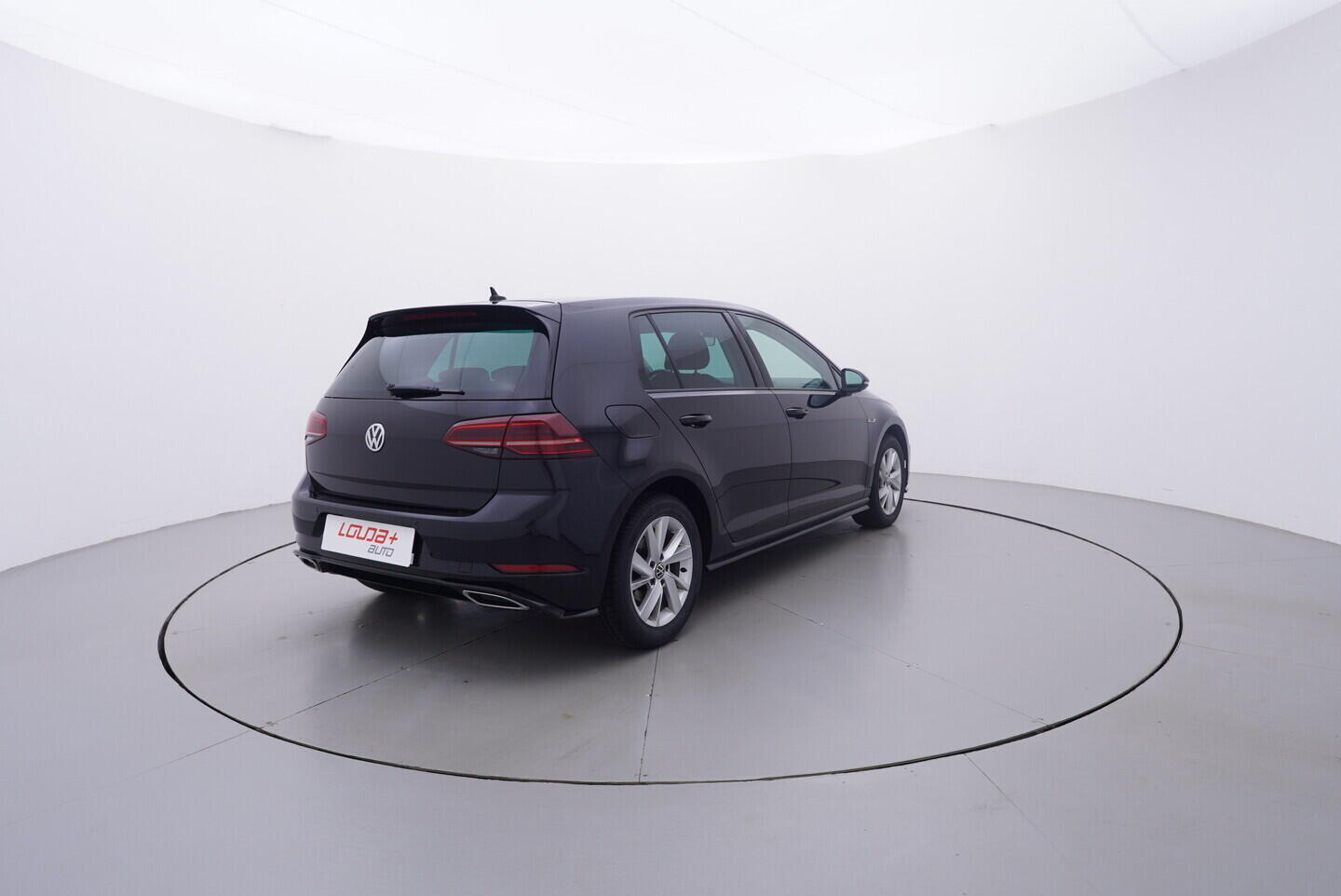 OV190V10813_14.webp_GOLF R-Line 1.5 TSI 110 kW manuál