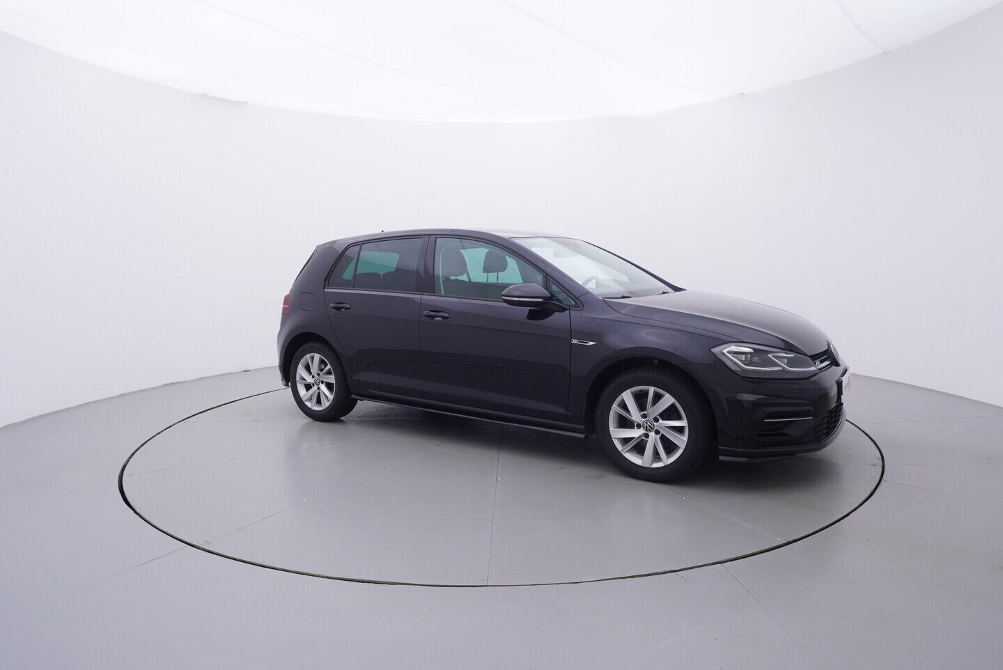 OV190V10813_16.webp_GOLF R-Line 1.5 TSI 110 kW manuál