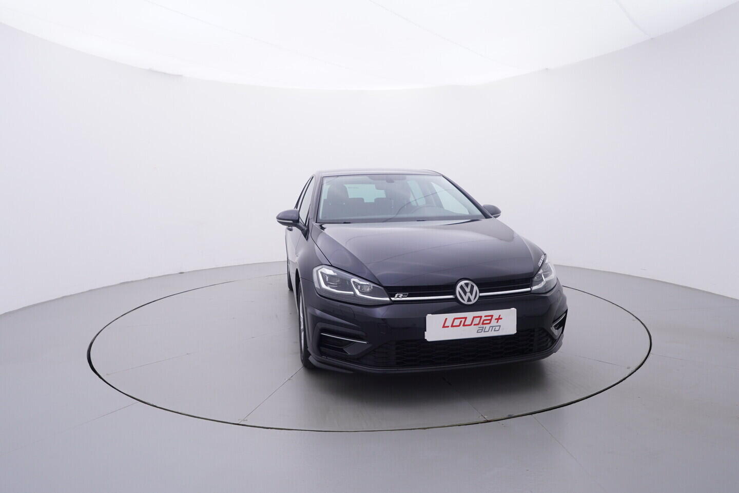 OV190V10813_17.webp_GOLF R-Line 1.5 TSI 110 kW manuál