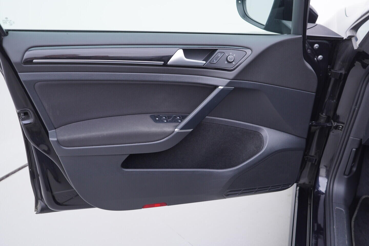 OV190V10813_19.webp_GOLF R-Line 1.5 TSI 110 kW manuál