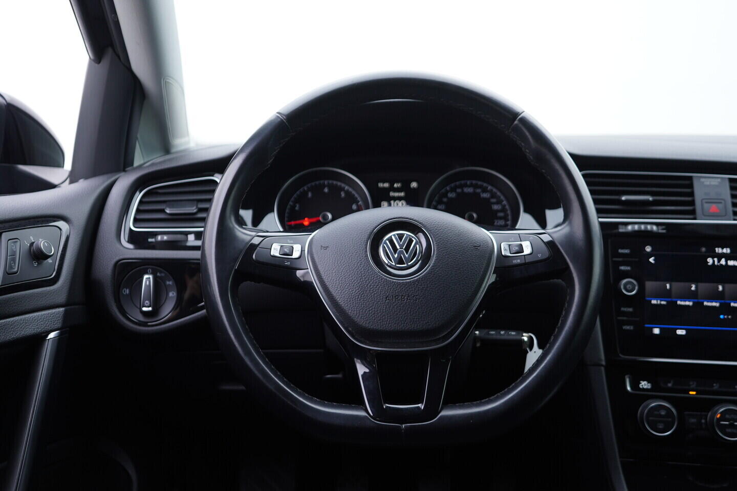 OV190V10813_31.webp_GOLF R-Line 1.5 TSI 110 kW manuál