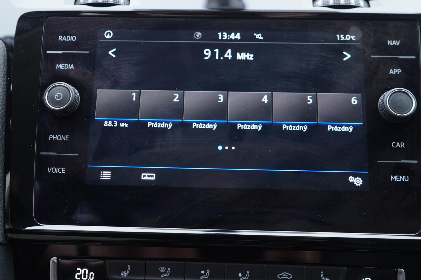 OV190V10813_32.webp_GOLF R-Line 1.5 TSI 110 kW manuál