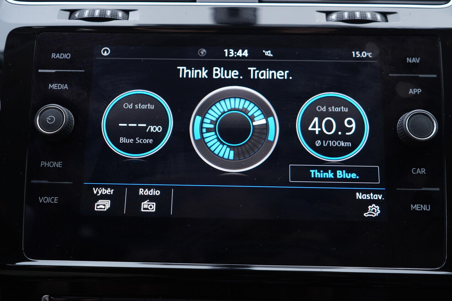 OV190V10813_34.webp_GOLF R-Line 1.5 TSI 110 kW manuál