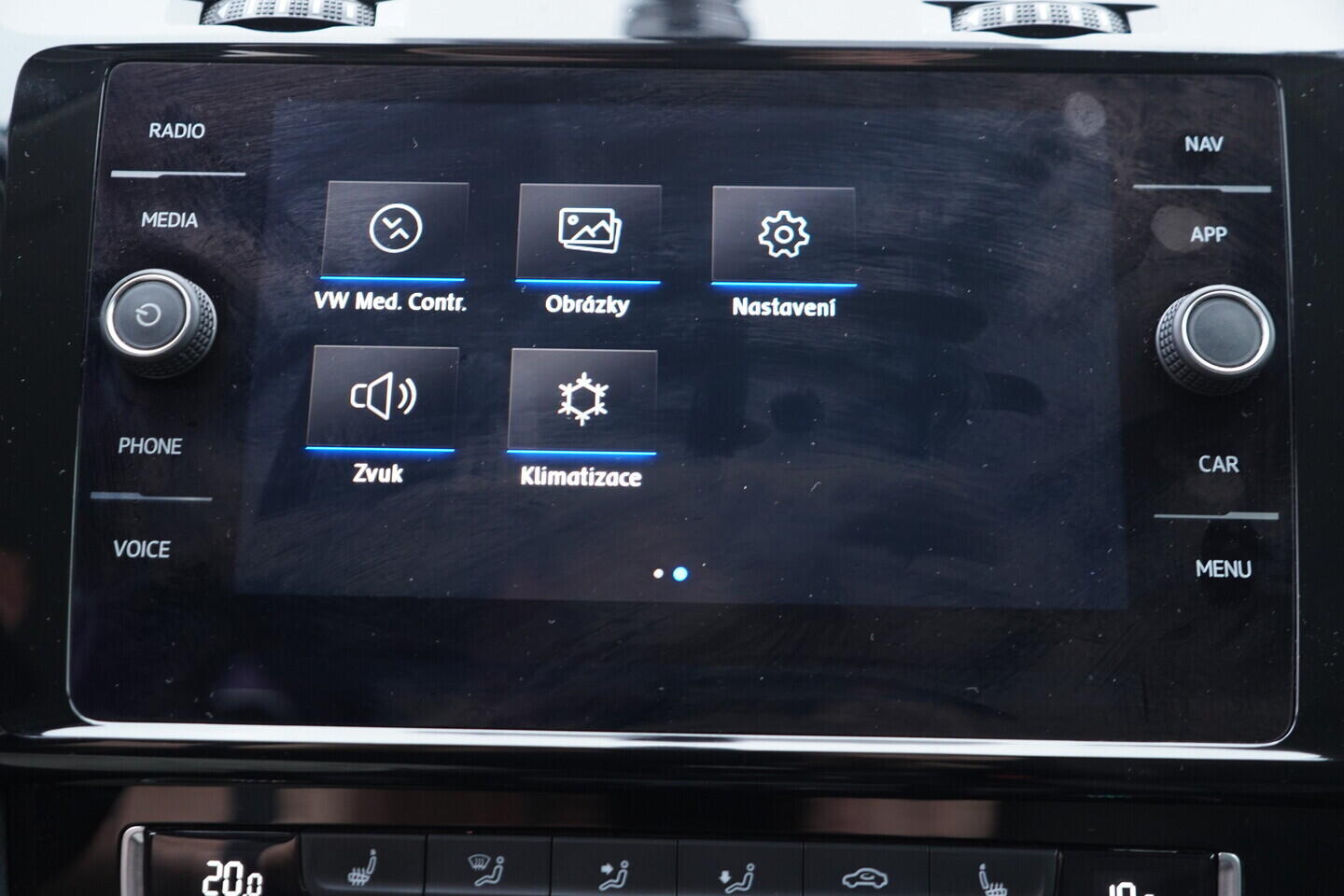 OV190V10813_38.webp_GOLF R-Line 1.5 TSI 110 kW manuál
