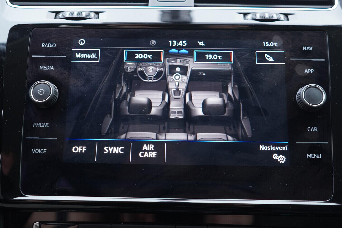 OV190V10813_39.webp_GOLF R-Line 1.5 TSI 110 kW manuál