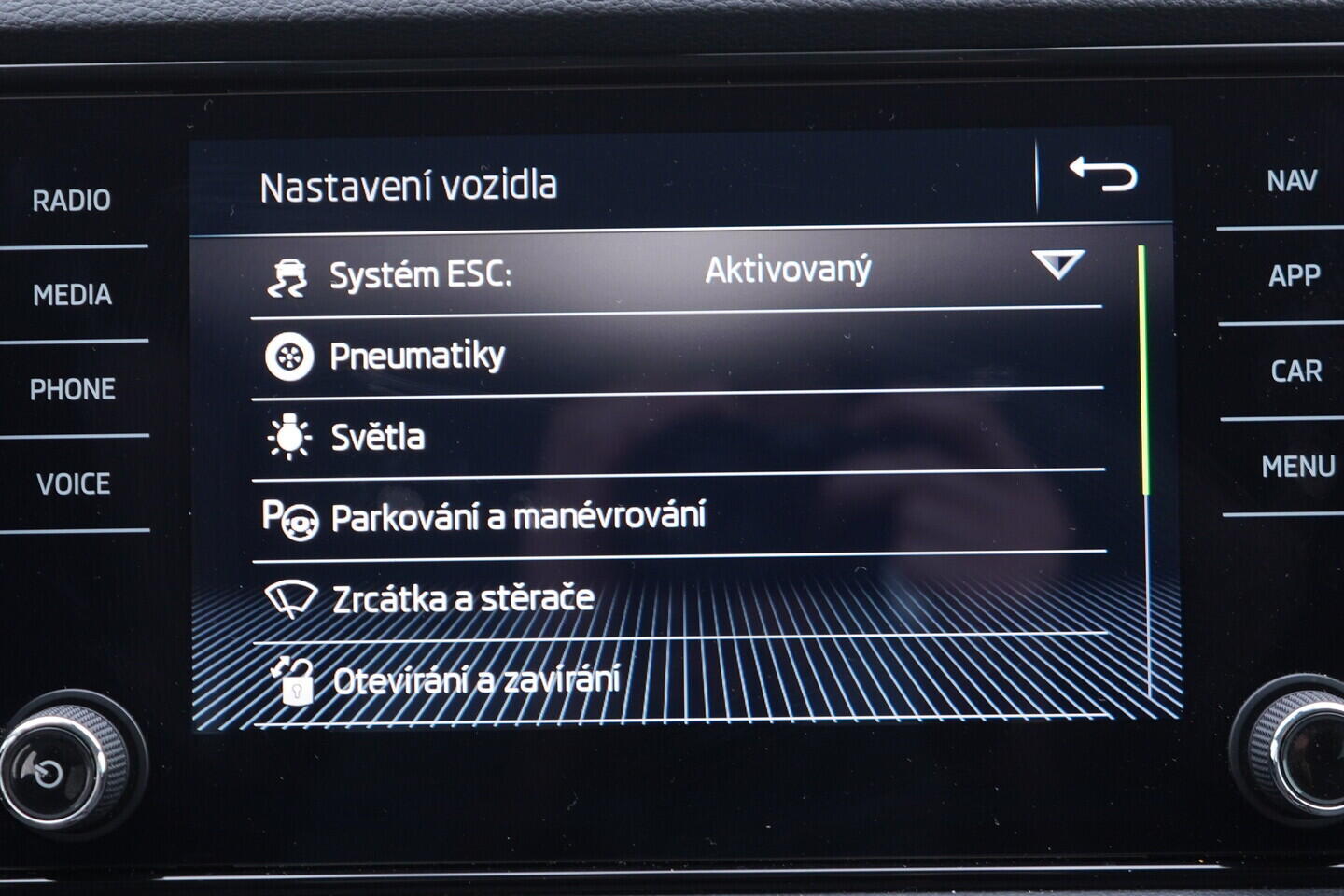 OV190V10816_28.webp_KAROQ Style 1.5 TSI 110 kW automat, DPH