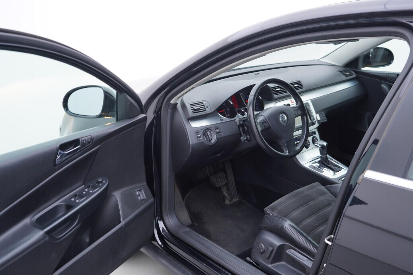 OV190V10817_18.webp_PASSAT VARIANT  2.0 TDI 103 kW automat