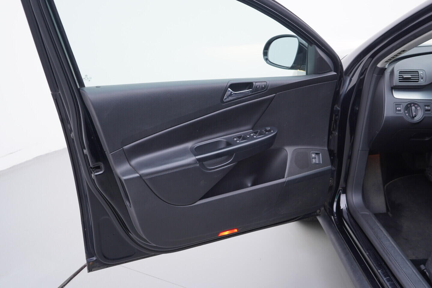 OV190V10817_19.webp_PASSAT VARIANT  2.0 TDI 103 kW automat