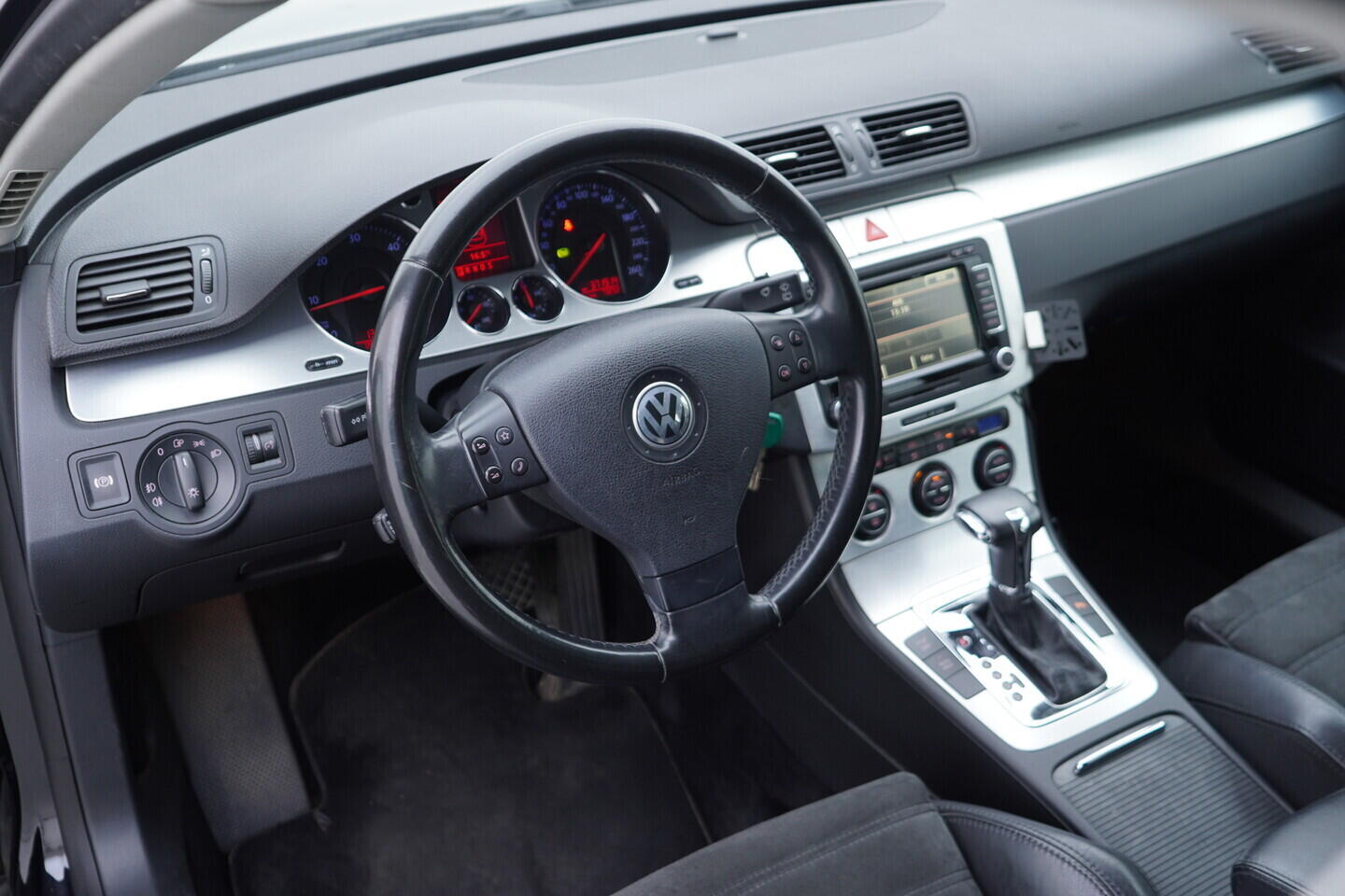 OV190V10817_22.webp_PASSAT VARIANT  2.0 TDI 103 kW automat