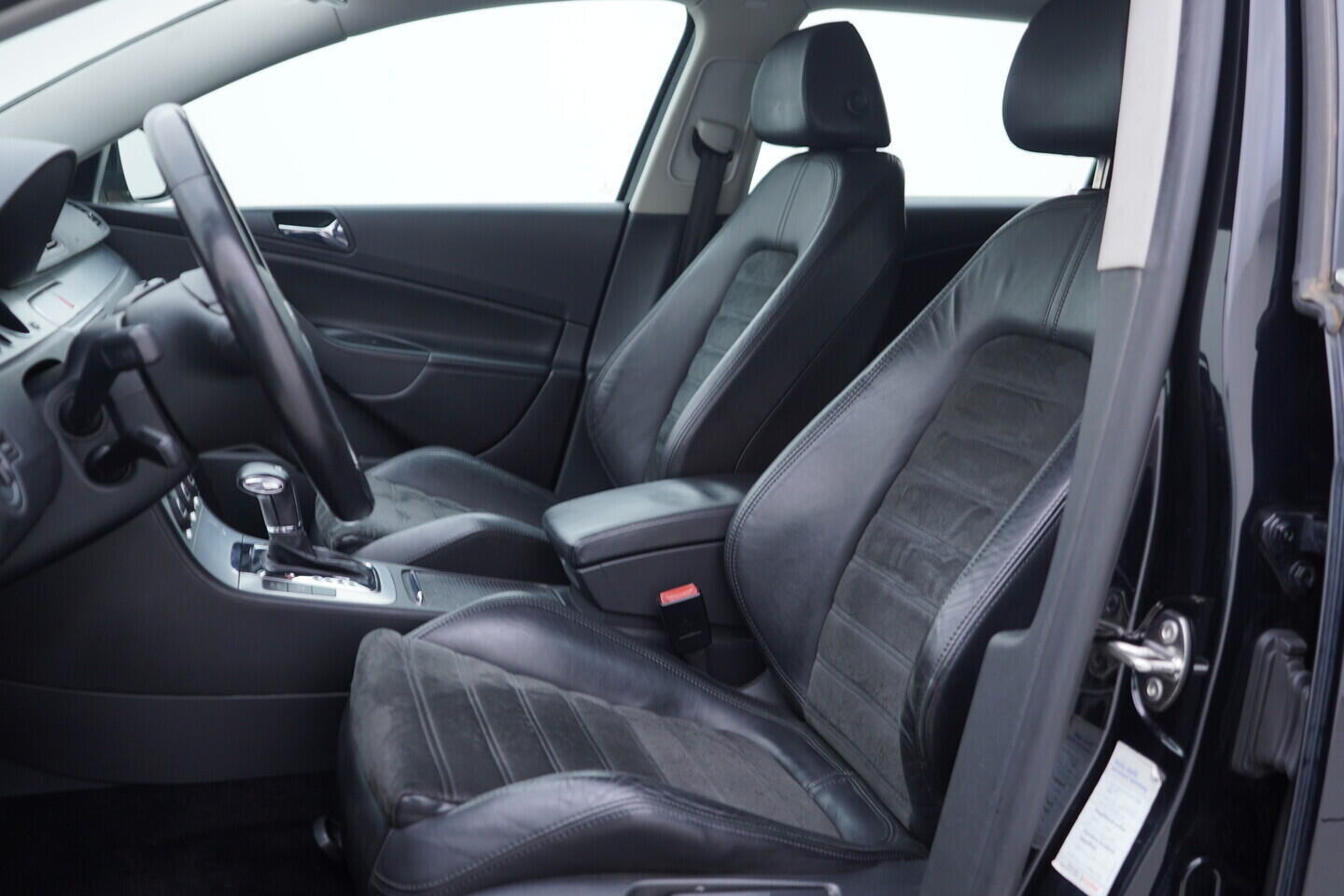 OV190V10817_23.webp_PASSAT VARIANT  2.0 TDI 103 kW automat