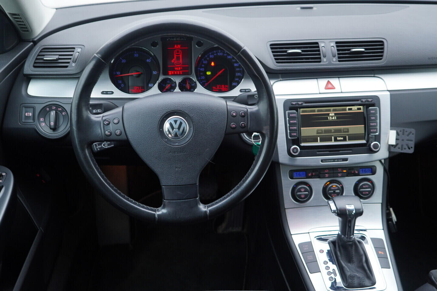 OV190V10817_29.webp_PASSAT VARIANT  2.0 TDI 103 kW automat