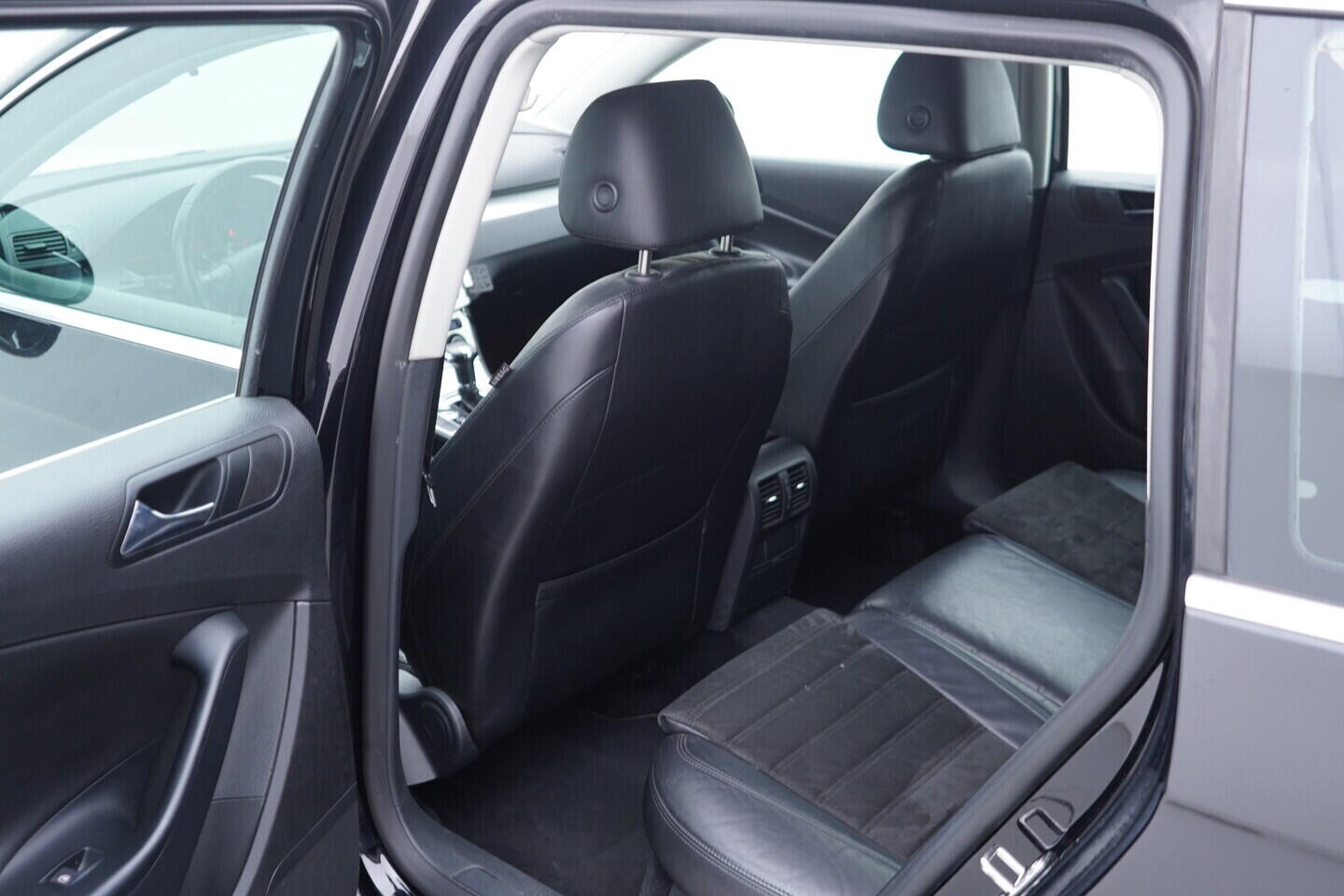 OV190V10817_36.webp_PASSAT VARIANT  2.0 TDI 103 kW automat