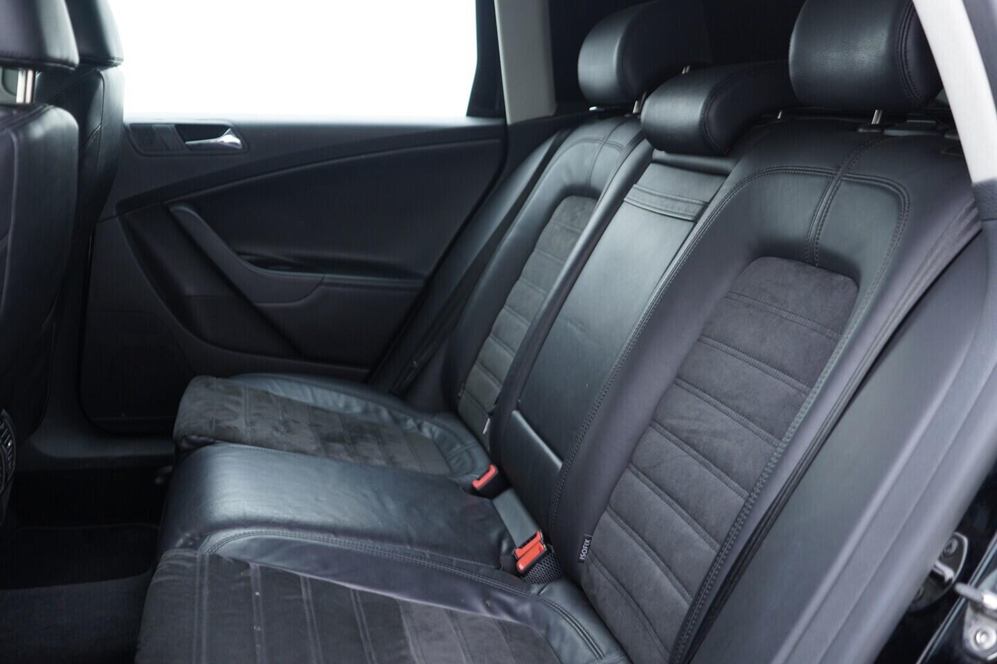 OV190V10817_37.webp_PASSAT VARIANT  2.0 TDI 103 kW automat