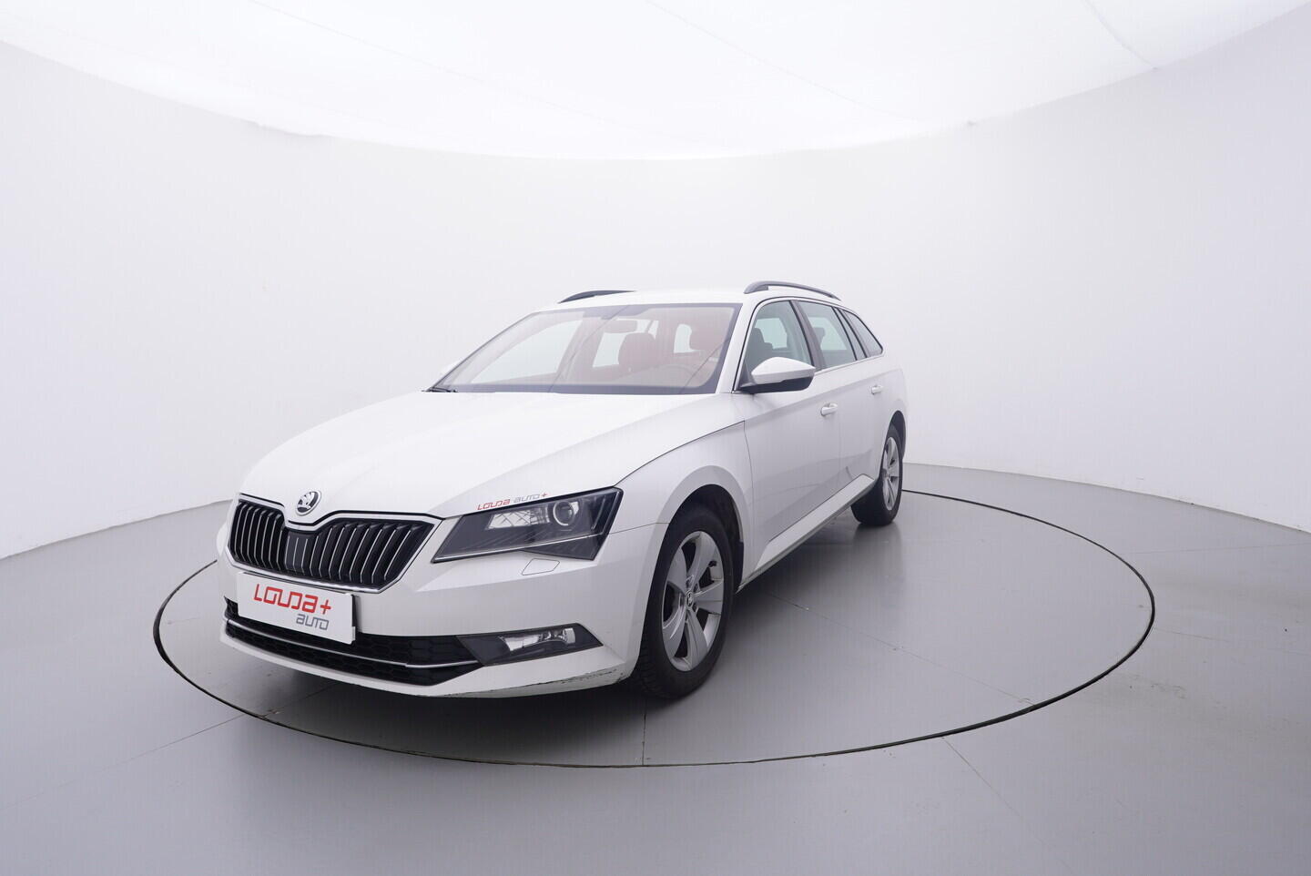 OV190V10819_10.webp_SUPERB Ambition 2.0 TDI 110 kW manuál