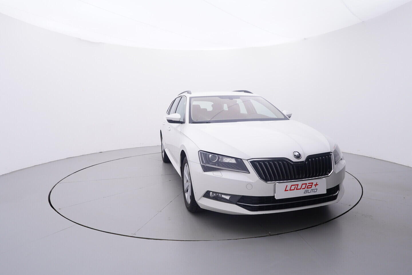 OV190V10819_17.webp_SUPERB Ambition 2.0 TDI 110 kW manuál