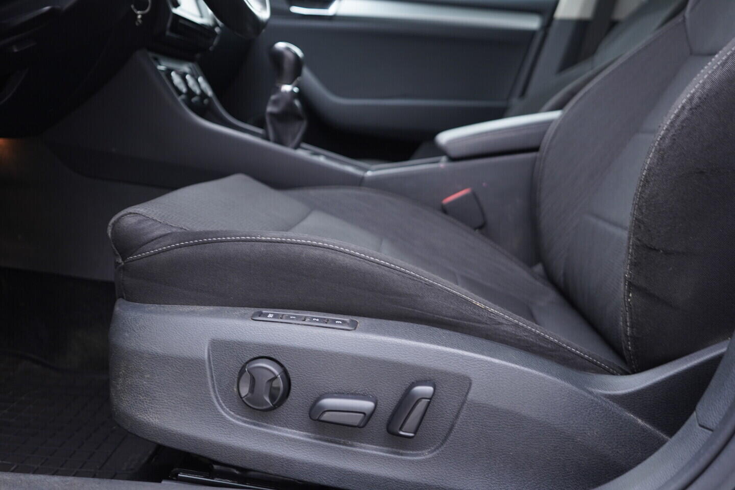 OV190V10819_21.webp_SUPERB Ambition 2.0 TDI 110 kW manuál