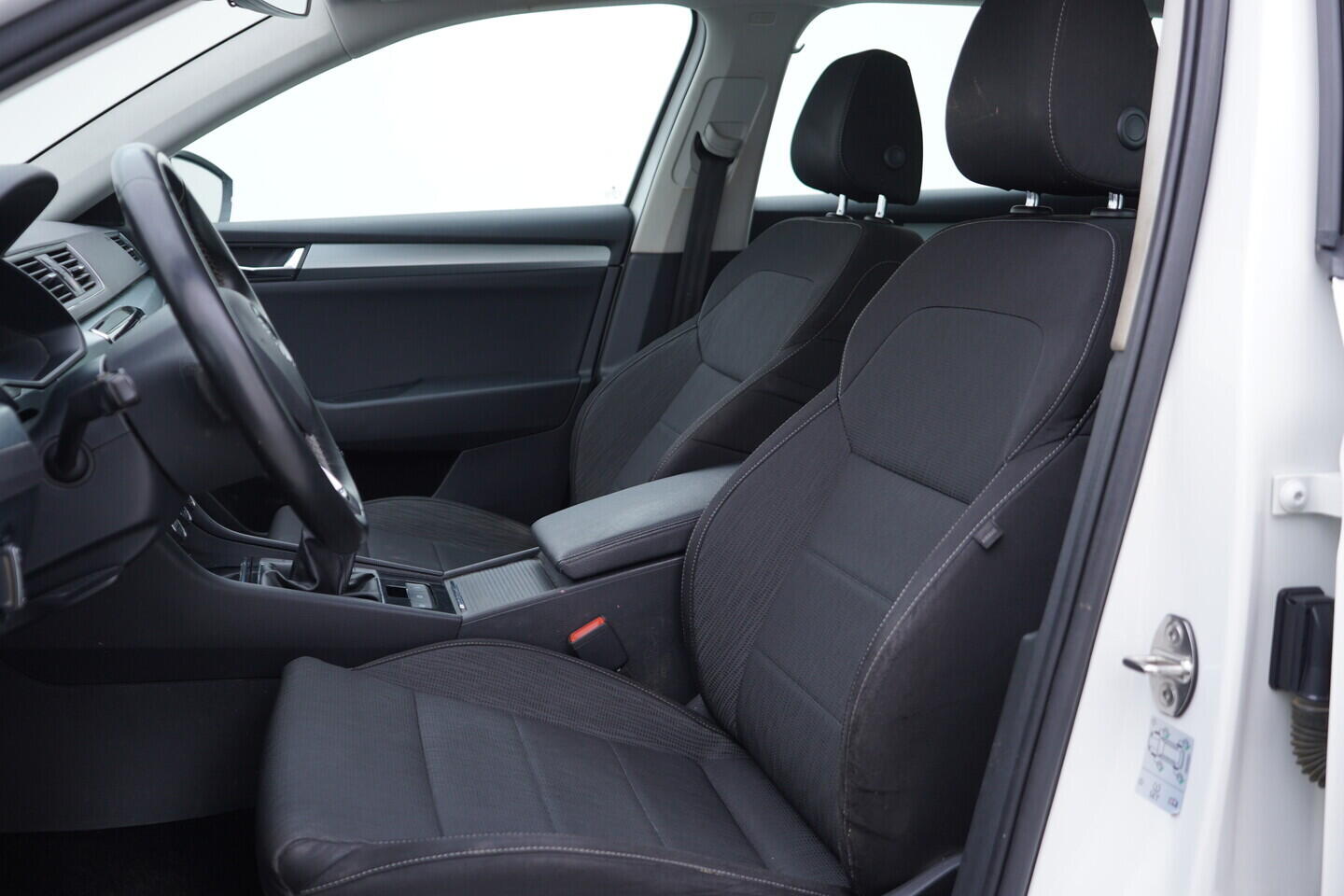 OV190V10819_23.webp_SUPERB Ambition 2.0 TDI 110 kW manuál